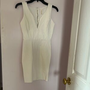 Elegant White Sleeveless Dress